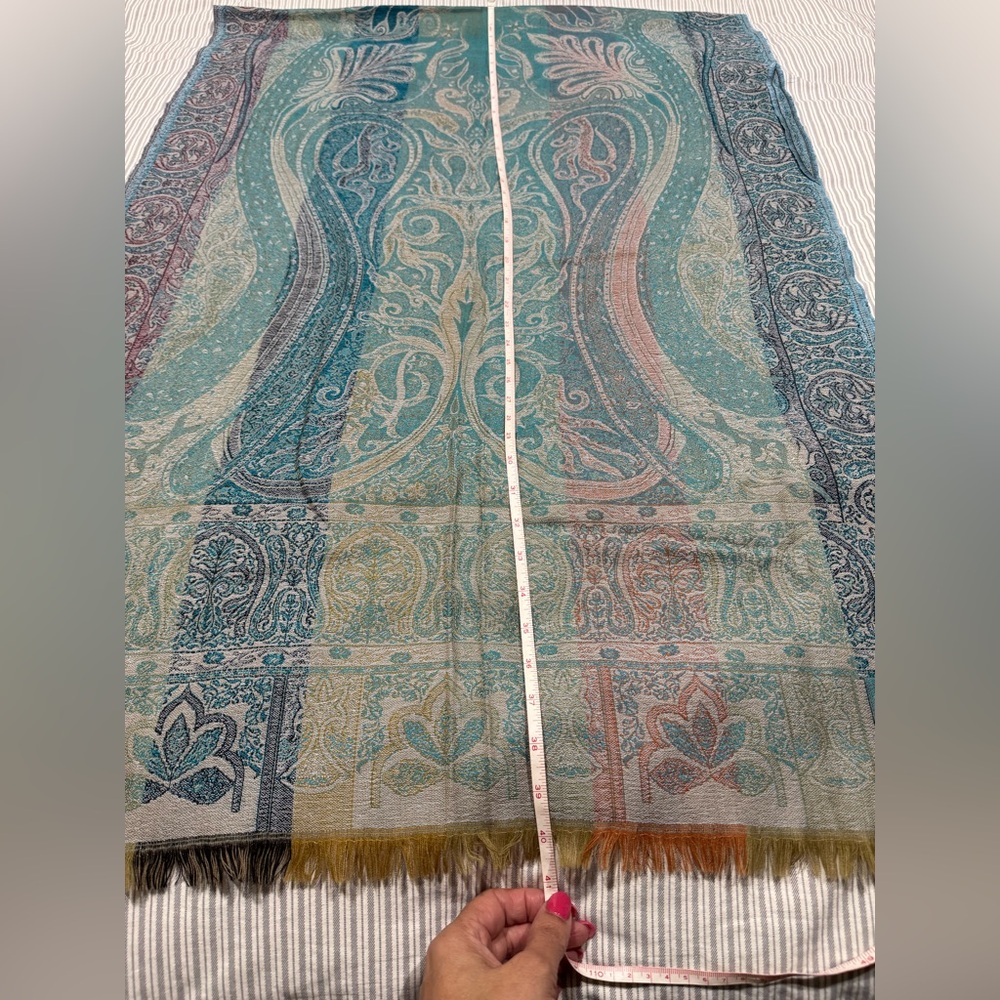 Met Museum Elegant Paisley Women's silk / wool blend Shawl roughly 27”x80” - Picture 7 of 10